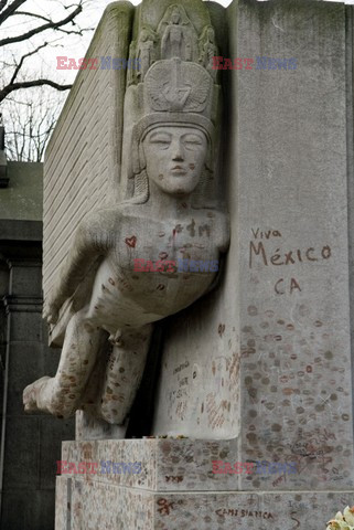 Cmentarz Pere Lachaise w Paryżu - Eyevine