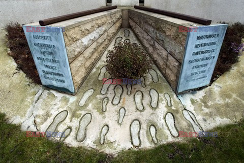 Cmentarz Pere Lachaise w Paryżu - Eyevine