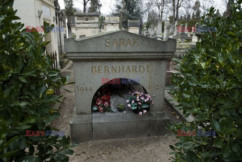 Cmentarz Pere Lachaise w Paryżu - Eyevine