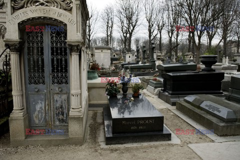 Cmentarz Pere Lachaise w Paryżu - Eyevine