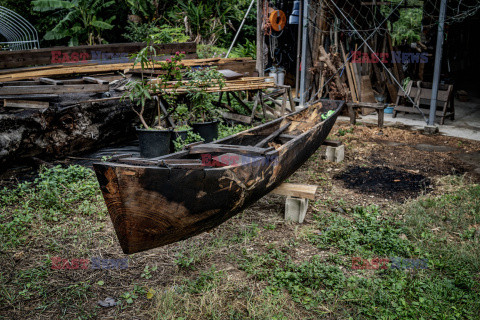 Japoński budowniczy tradycyjnych łodzi Sabani z Archipelagu Ryukyu