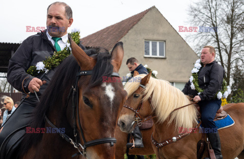 Wielkanocna procesja konna