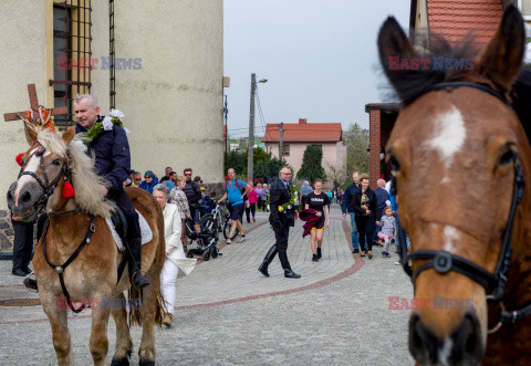 Wielkanocna procesja konna