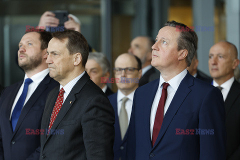 Radosław Sikorski na posiedzeniu NATO w Brukseli