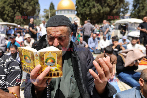 Palestyńczycy obchodzą koniec Ramadanu w meczecie Al-Aksa