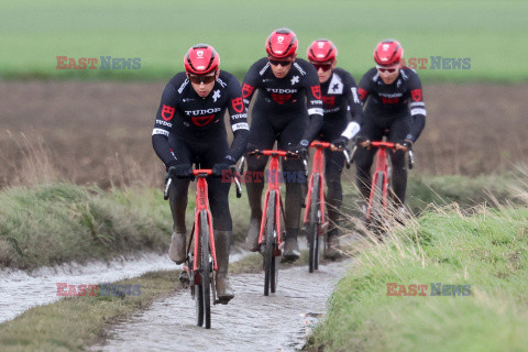 Przygotowania do wyścigu Paris Roubaix