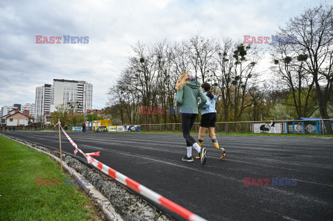 Ukraińska 12-latka po stracie nóg w rosyjskim ataku, przygotowuje się do maratonu