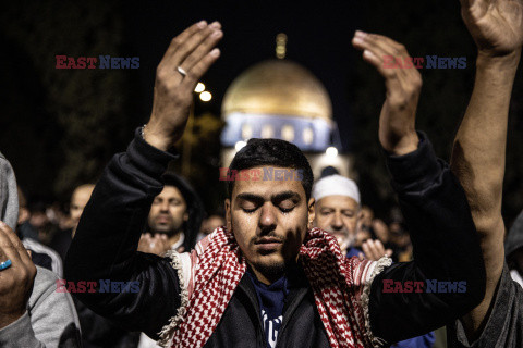 Palestyńczycy obchodzą koniec Ramadanu w meczecie Al-Aksa