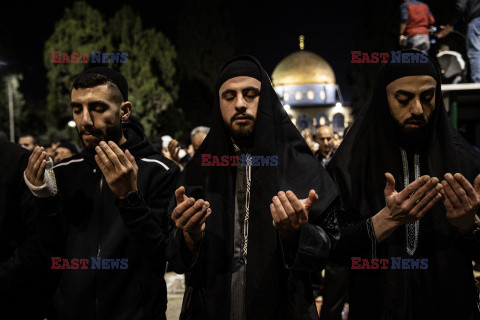 Palestyńczycy obchodzą koniec Ramadanu w meczecie Al-Aksa