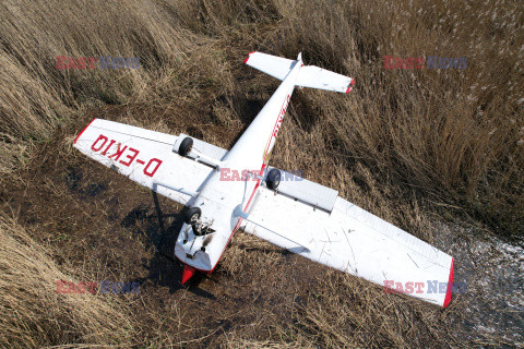 Cessna po awaryjnym lądowaniu w Wawrze