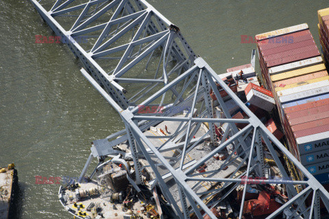 Prace porządkowe po zawaleniu mostu w Baltimore