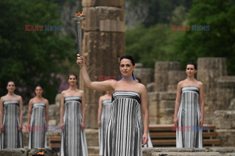 Ceremonia zapalenia płomienia olimpijskiego w Olimpii