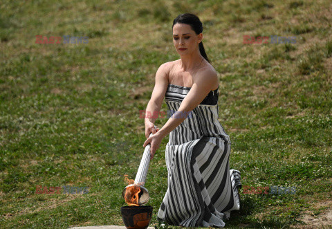 Ceremonia zapalenia płomienia olimpijskiego w Olimpii