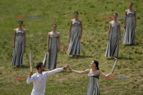 Ceremonia zapalenia płomienia olimpijskiego w Olimpii