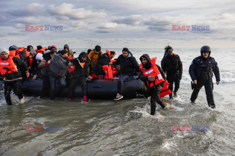 Migranci na plaży Gravelines - AFP