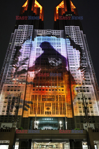 Godzilla na budynku w Tokio