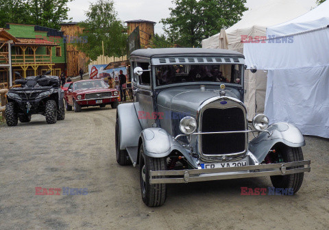 Pokaz amerykańskich starych samochodów w Niemczech