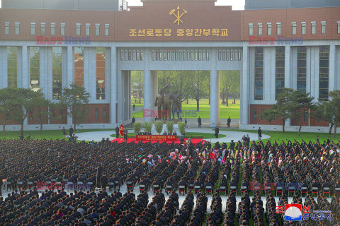 Kim Dzong Un otwiera Centralną Szkołę Szkolenia Kadr