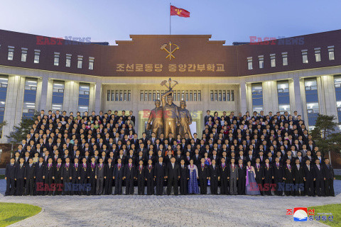 Kim Dzong Un otwiera Centralną Szkołę Szkolenia Kadr