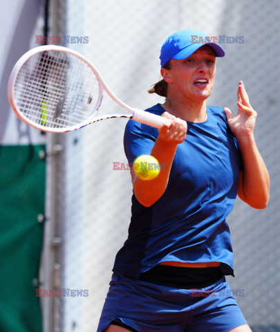 Iga Świątek trenuje na kortach Roland Garros