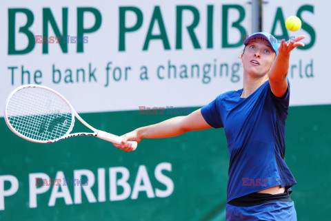 Iga Świątek trenuje na kortach Roland Garros