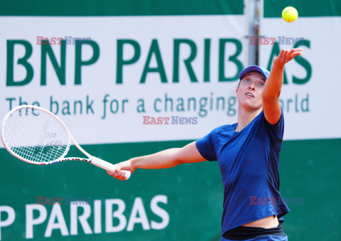 Iga Świątek trenuje na kortach Roland Garros