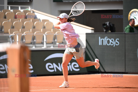 Iga Świątek trenuje na kortach Roland Garros