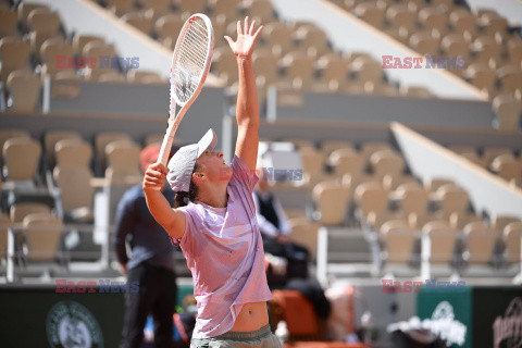 Iga Świątek trenuje na kortach Roland Garros