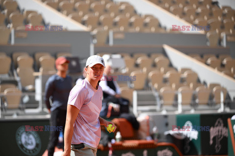 Iga Świątek trenuje na kortach Roland Garros