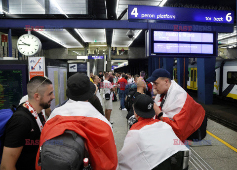 Pociąg z kibicami z Warszawy do Hamburga