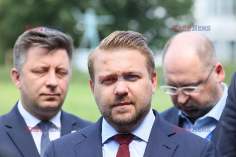 Europosłowie PiS przed siedzibą Rady Europy