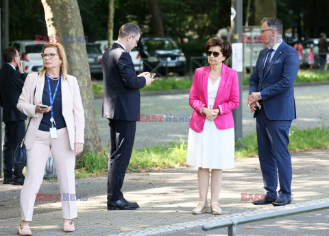 Europosłowie PiS przed siedzibą Rady Europy