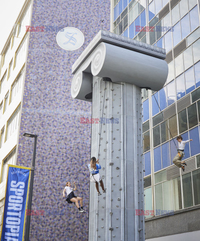 Kolumna do wspinaczki na Oxford street