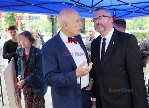 Demonstracja Konfederacji Korony Polskiej przed Sejmem