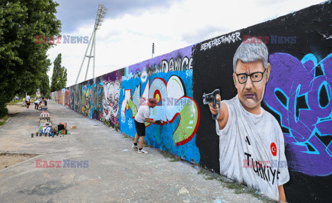 Mural z tureckim medalistą w strzelectwie