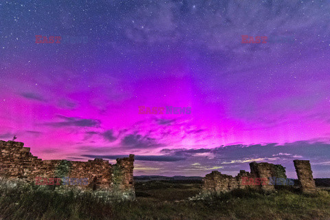 Spadające gwiazdy i zorza polarna w Rothbury