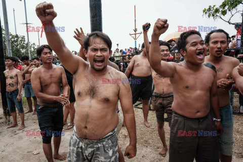 Tradycyjna gra Panjat Pinang w Indonezji