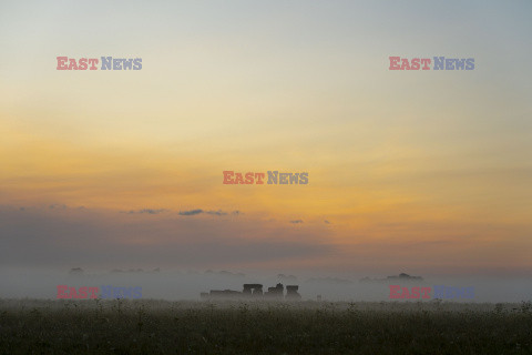 Mgła nad Stonehenge