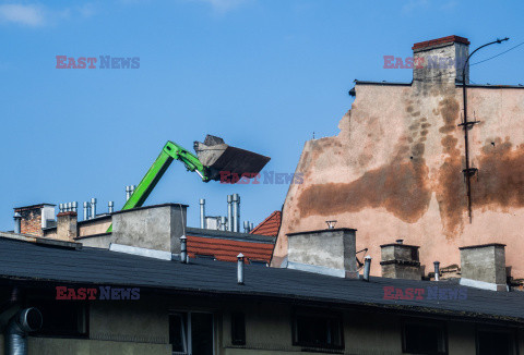 Rozbiórka spalonej kamienicy przy ulicy Kraszewskiego w Poznaniu