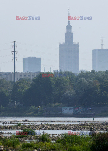 Rekordowo niski stan Wisły w Warszawie