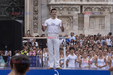 Tradycyjny taniec z Roberto Bolle w Mediolanie