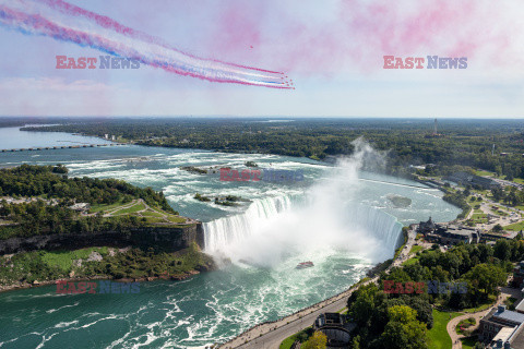 Red Arrows nad wodospadem Niagara