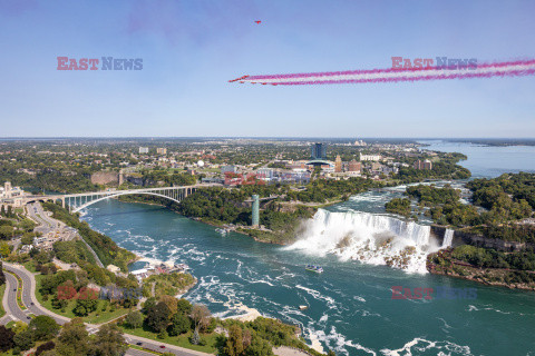 Red Arrows nad wodospadem Niagara