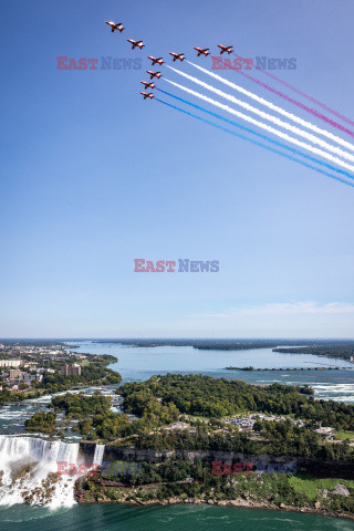 Red Arrows nad wodospadem Niagara