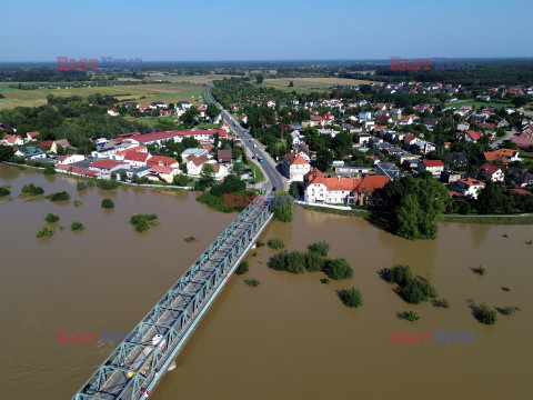 Fala kulminacyjna przechodzi przez Oławę