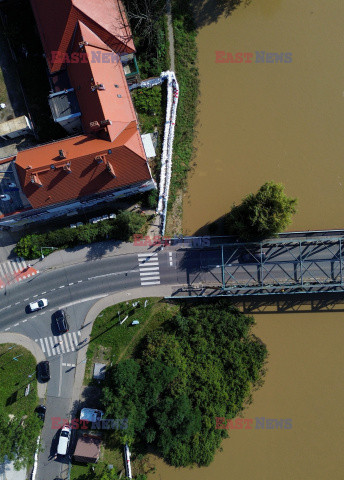 Fala kulminacyjna przechodzi przez Oławę