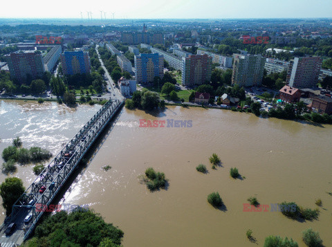 Fala kulminacyjna przechodzi przez Oławę