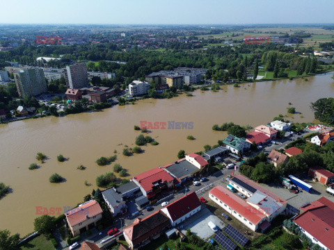 Fala kulminacyjna przechodzi przez Oławę