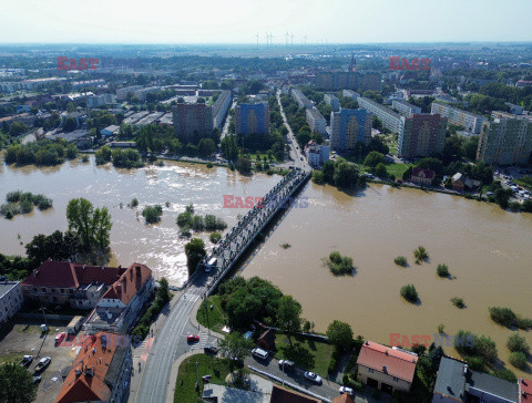 Fala kulminacyjna przechodzi przez Oławę