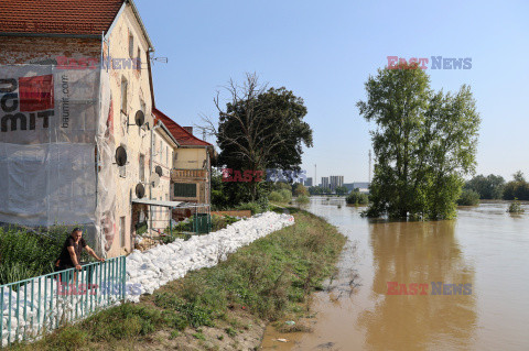 Fala kulminacyjna przechodzi przez Oławę